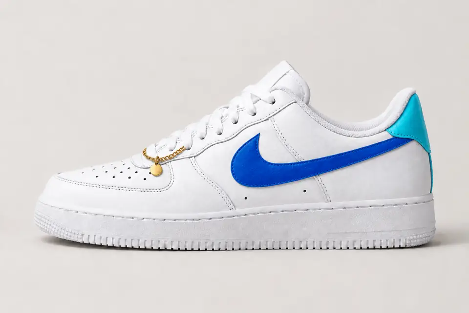 Air Force 1 Chaîne Or Talon Peint coloris bleu et turquoise, vue de profil